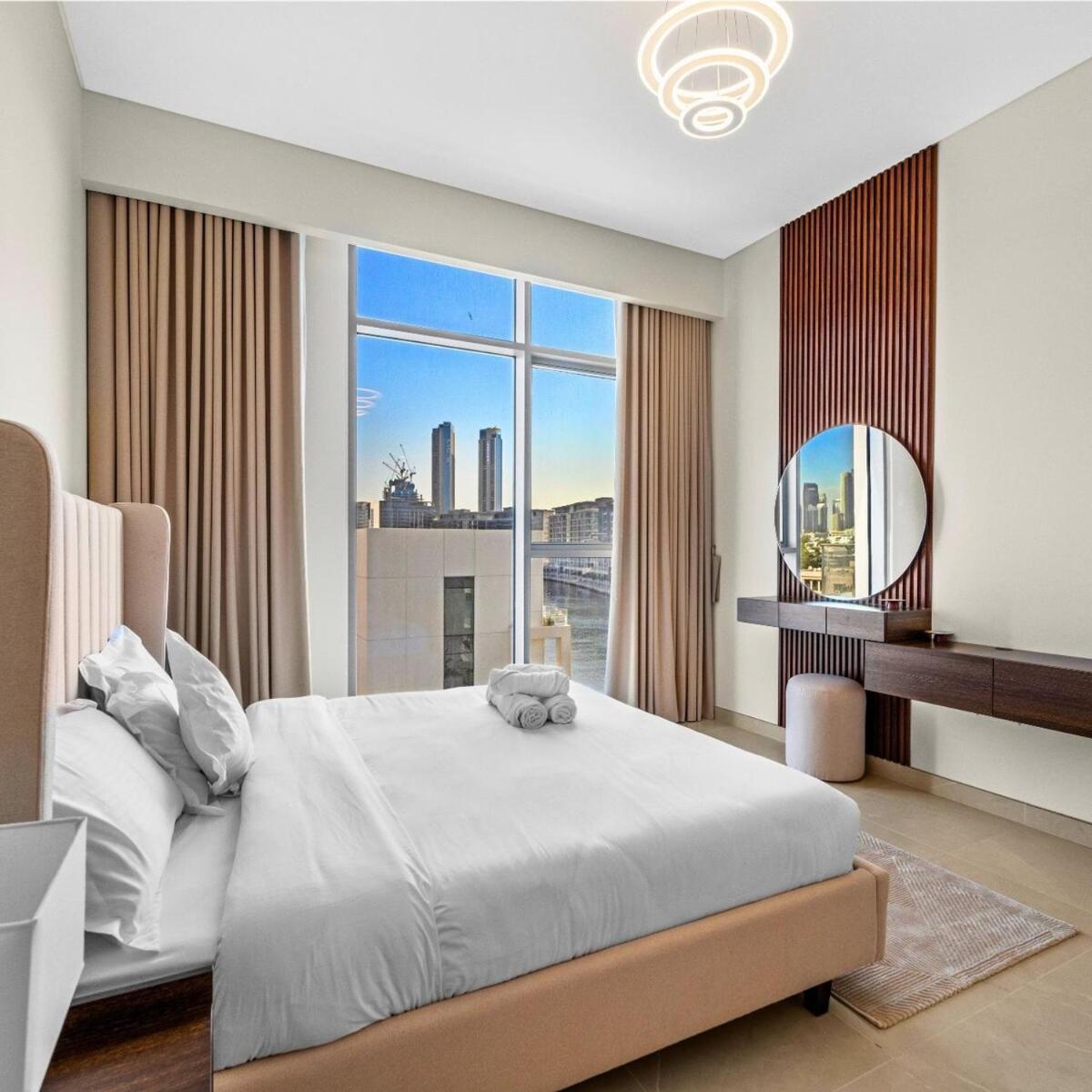 Luxury Canal View-2br Maid's In Cf 2, Al Wasl