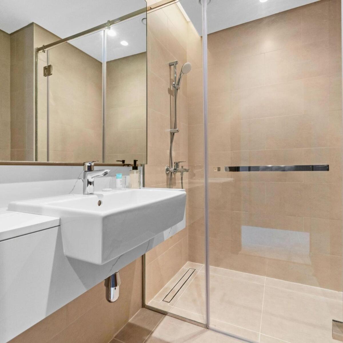 Luxury Canal View-2br Maid's In Cf 2, Al Wasl Dubai